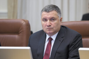 Аваков пригрозил Порошенко вызовом на допрос