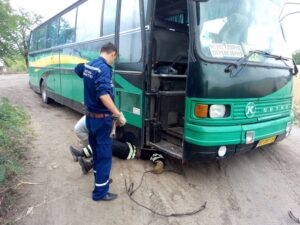 фото ГСЧС, автобус в яме
