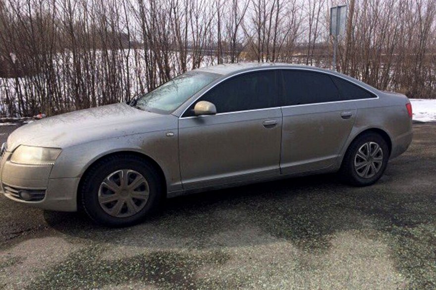 фото УПД ГУНП, подозрительный &quot;Audi&quot;