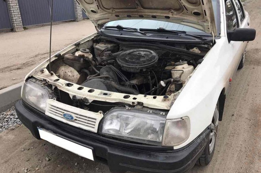 фото УПД ГУНП, подозрительный "Ford"