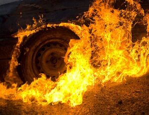 автомобиль горит, фото из открытых источников
