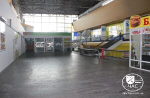 Маски, антисептики и шаурма: в Днепре заработал центральный автовокзал (фото)