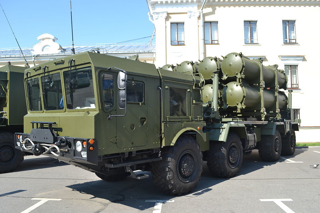 Россия стягивает военную технику