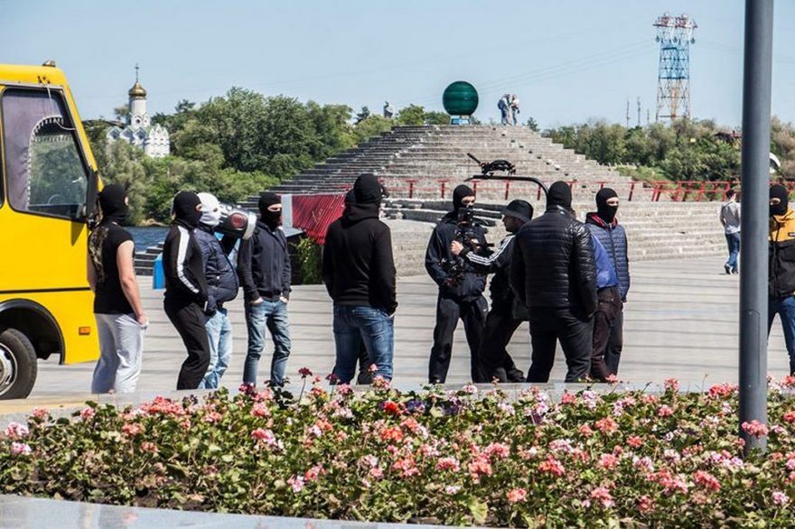 фото https://informator.dp.ua, люди в балаклавах