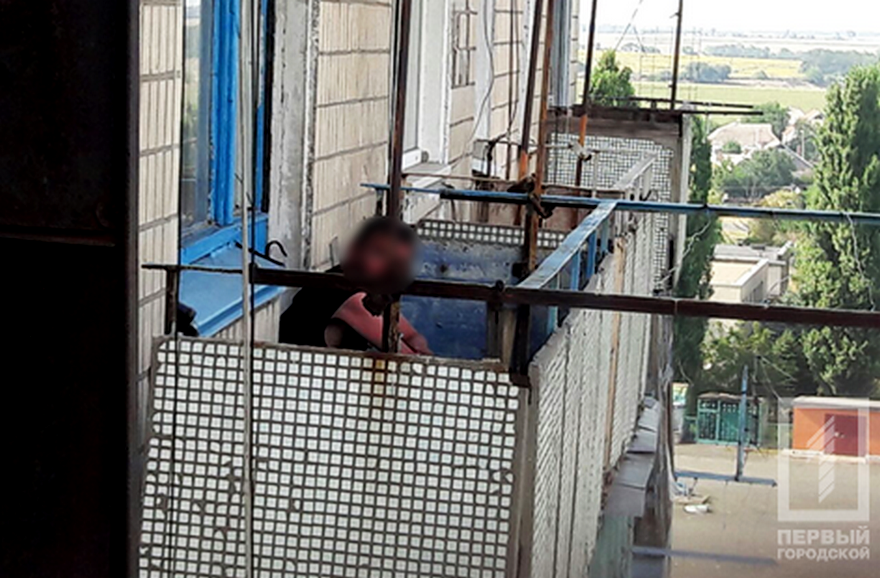 фото http://1tv.kr.ua, мужчина на балконе