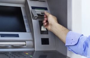 7 ситуаций, при которых банк будет блокировать выдачу налички