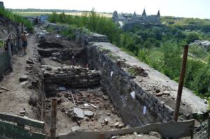 В Украине обнаружили 200-летнюю башню под землей