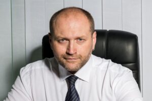 В штанах и без лабутенов передвигаться крайне трудно, – Береза