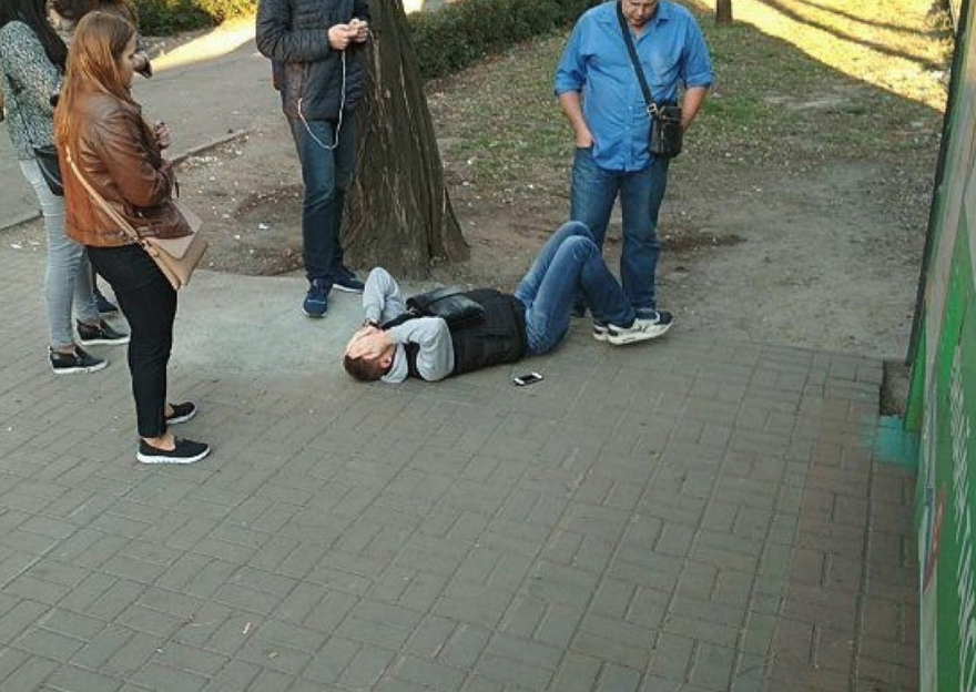 фото http://dniprograd.org, трамвай прищемил ноги