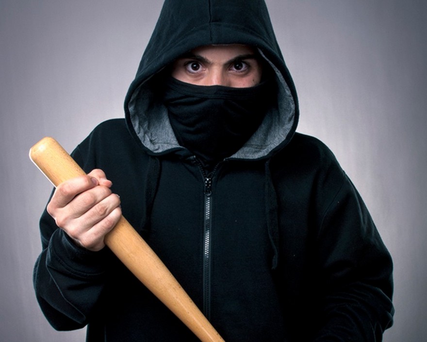 мужчина в маске, фото из открытых источников