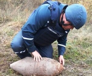 Под Днепром обнаружили 100-килограммовую бомбу (фото)