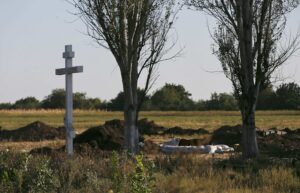 В Днепр двумя вертолетами доставили тяжело раненных бойцов (фото)