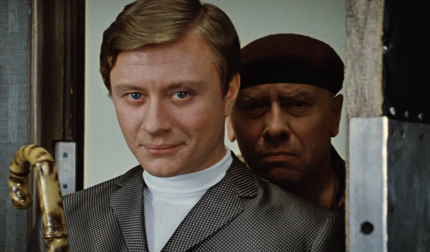 кадр из фильма "Бриллиантовая рука"