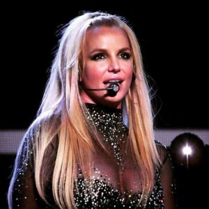 У Бритни Спирс расстегнулся на сцене полупрозрачный комбинезон