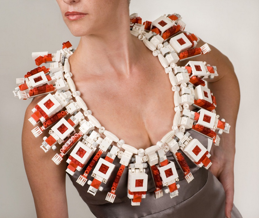 cartierblanc_model_w