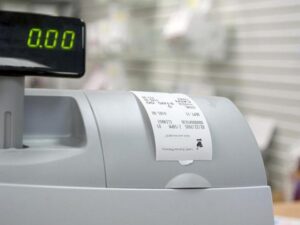 выдача чеков, фото из открытых истчоников