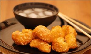 бананы и яблоки в карамели