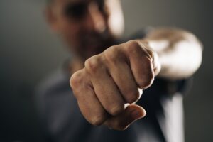В Днепре неизвестный устроил дебош на территории психиатрической больницы