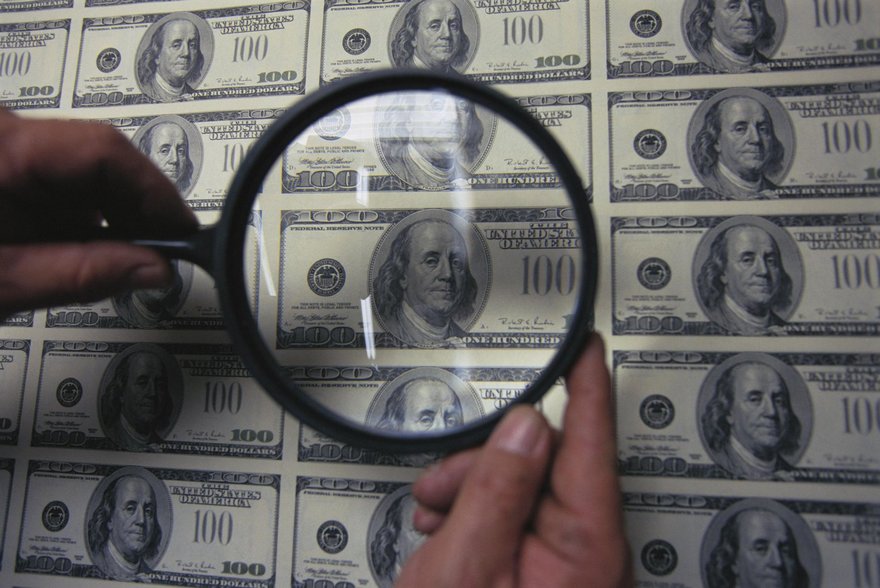 фальшивомонетчик