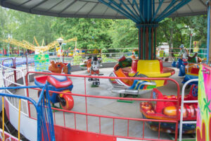 аттракционы, фото из открытых источников