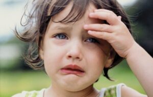 девочка выпала из окна, фото из открытых источиков