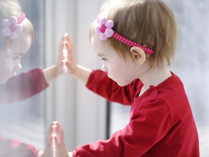 девочка выпала из окна, фото из открытых источников