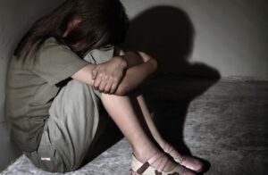 В Приднепровске мать избивала маленькую дочь на улице
