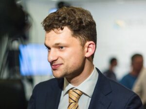 Кабмин запустил проект по детенизации рынка алкоголя и сигарет