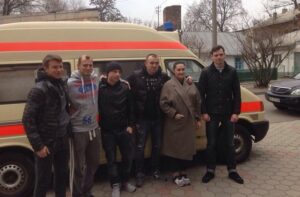 Футболисты "Днепра" помогают АТО