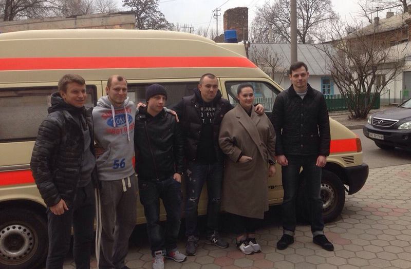Футболисты "Днепра" помогают АТО