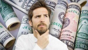 Покупать ли доллары в 2019 году: эксперты дали важные советы