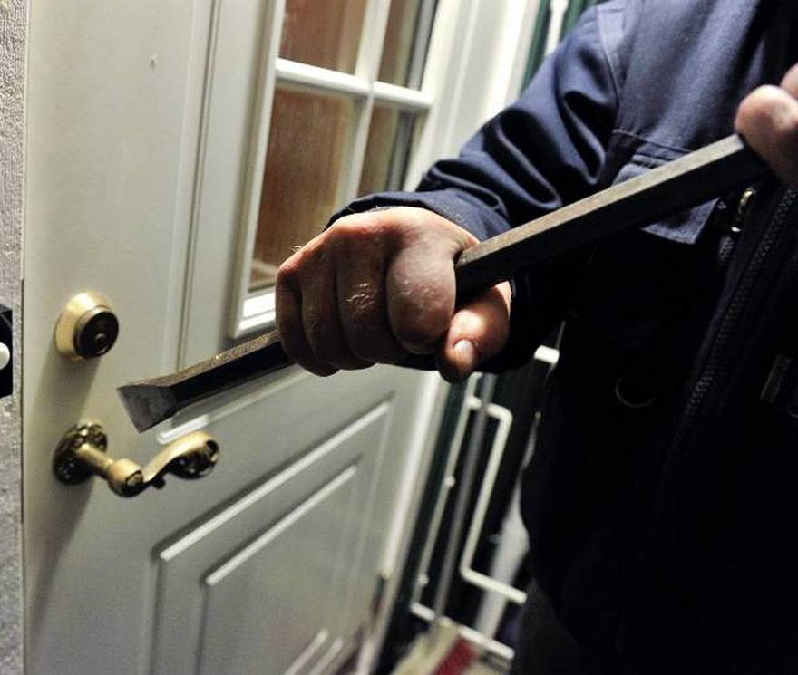 грабитель, фото из открытых источников