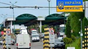 Украина открывает десятки пунктов пропуска на границе: список