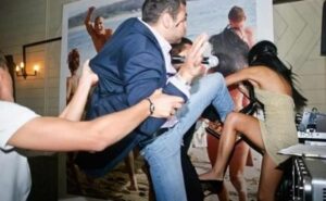 драка в кафе, фото из открытых источников