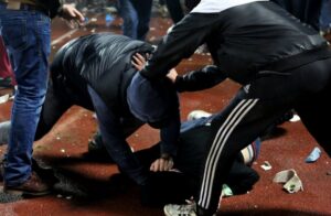 драка мужчин, фото из открытых источников