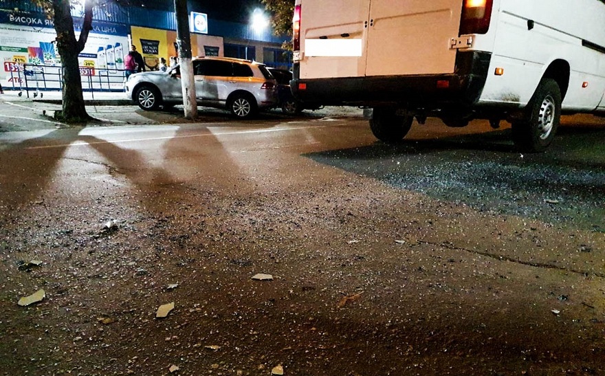 Под Днепром у &quot;АТБ&quot; столкнулись маршрутка и автобус с пассажирами