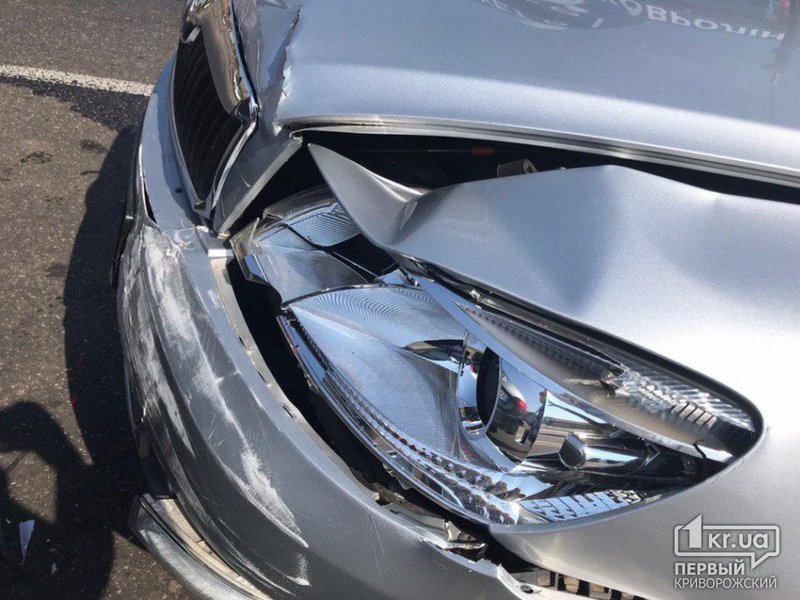 фото http://krnews.ua, "Chevrolet Cruze" врезался в столб