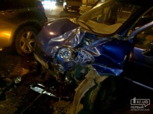 фото https://1kr.ua, ДТП &quot;Chery&quot; и &quot;BMW X6&quot;