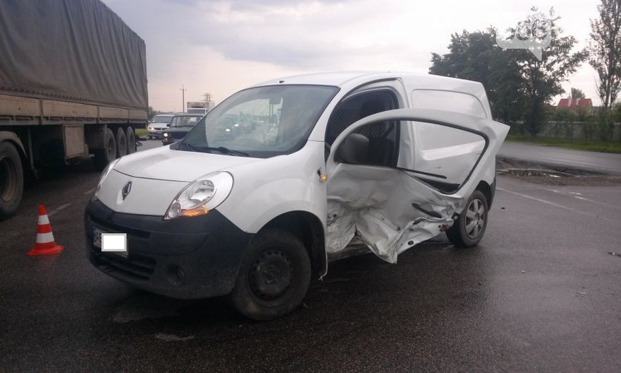 фото ДТП &quot;Daewoo Lanos&quot; и &quot;Renault Kangoo&quot;, 056.ua.