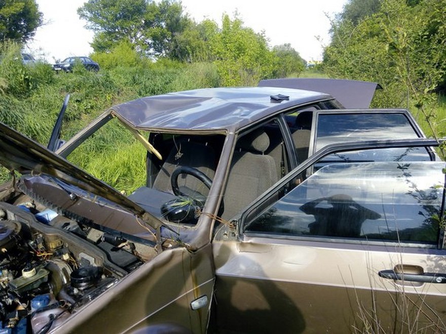 фото http://zovzakona.org, автомобиль попал в яму