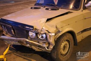 ДТП"Volkswagen Caddy" и "ВАЗ",  фото 1kr.ua.