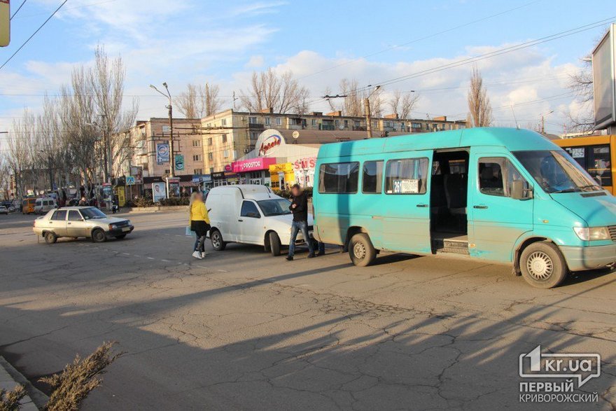 фото https://1kr.ua, тройное ДТП