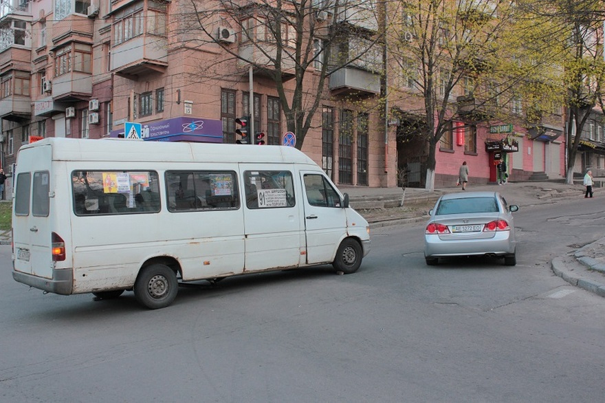 фото https://informator.dp.ua,  у маршрутки отпала запчасть