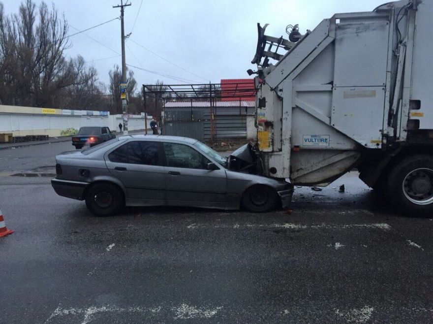 фото 056.ua, ДТП мусоровоз