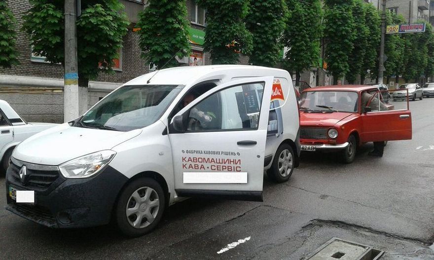 фото http://sobitie.com.ua, ДТП &quot;ВАЗ&quot; и &quot;Renault&quot;
