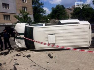 фото 056.ua, ДТП &quot;Volkswagen Caddy&quot; и &quot;Volkswagen Transporter