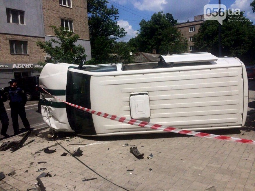 фото 056.ua, ДТП &quot;Volkswagen Caddy&quot; и &quot;Volkswagen Transporter