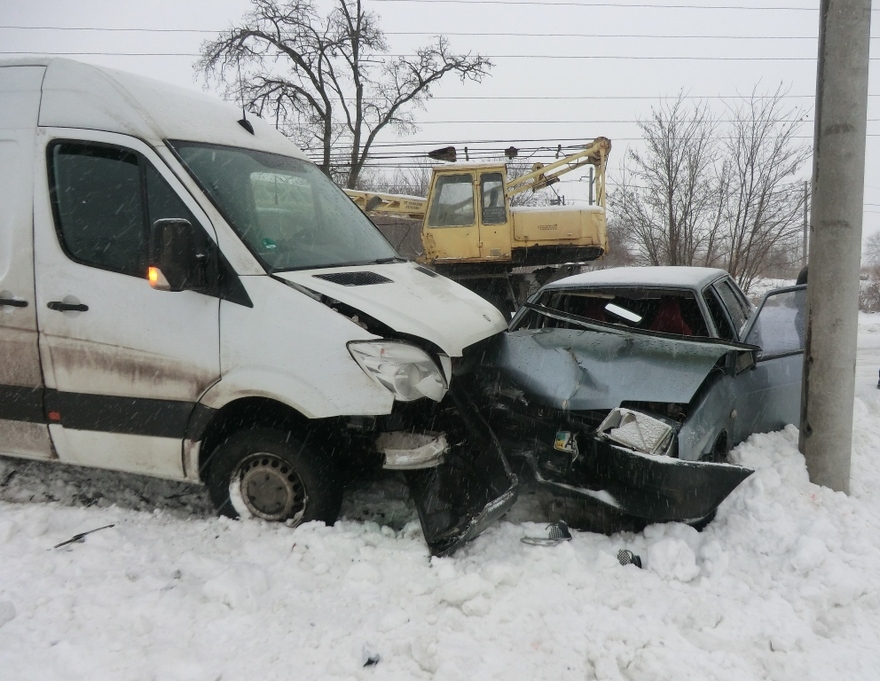 фото ГСЧС, ДТП микроавтобус и легковушка