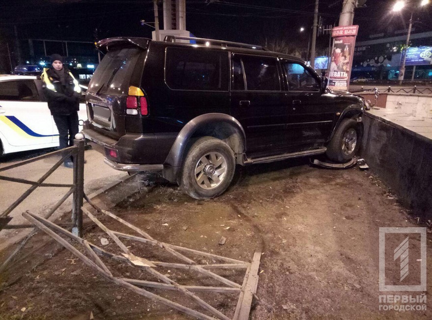 фото http://1tv.kr.ua, ДТП девушка за рулем внедорожника