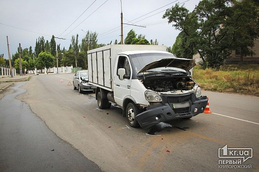 фото https://1kr.ua, Тройное ДТП "ВАЗ-2115","ГАЗ" и "Geely"